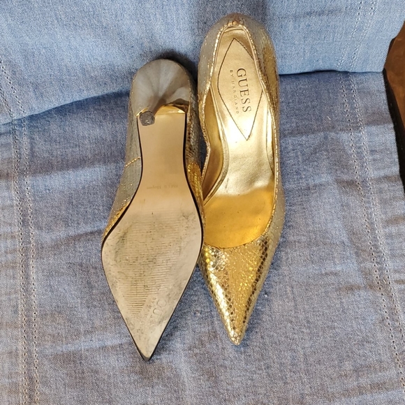 Gold sneak skin pump - Picture 3 of 3